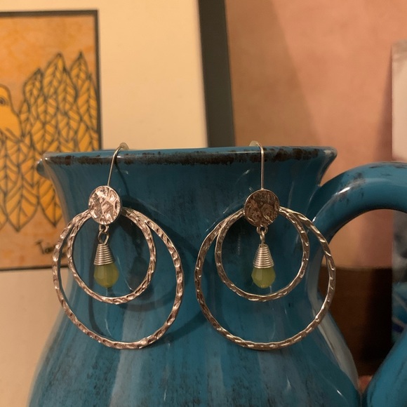 Hammered silver, double hoop dangle earrings - Picture 3 of 7